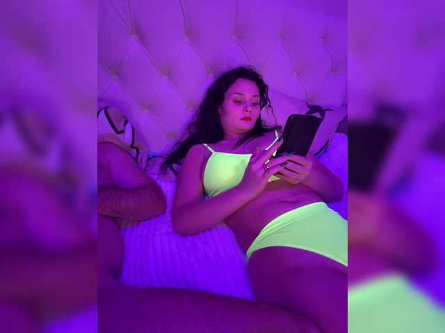 Paratrax's BongaCams show and profile