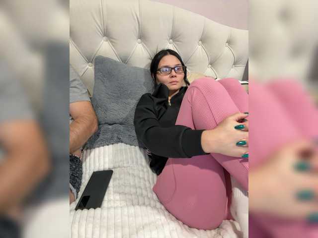 Paratrax's BongaCams show and profile