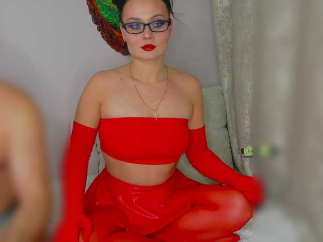 Paratrax's BongaCams show and profile