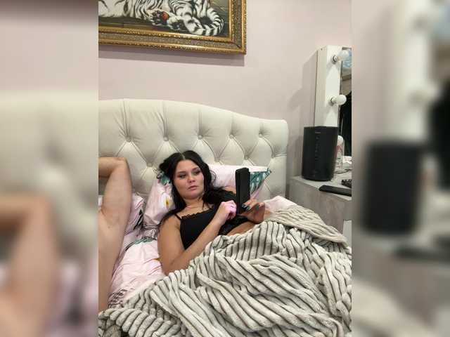 Paratrax's BongaCams show and profile