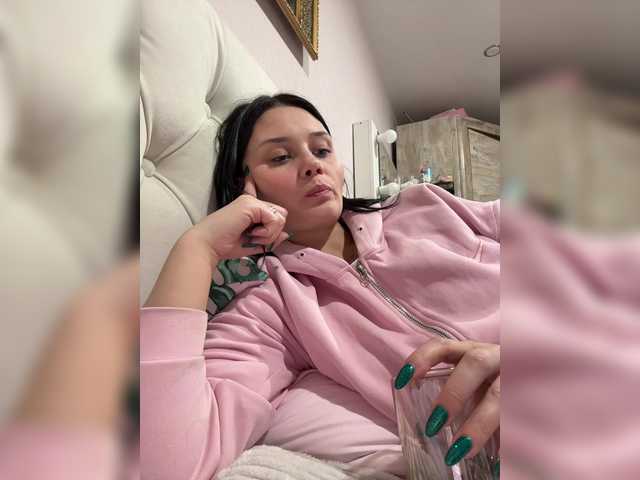 Paratrax's BongaCams show and profile