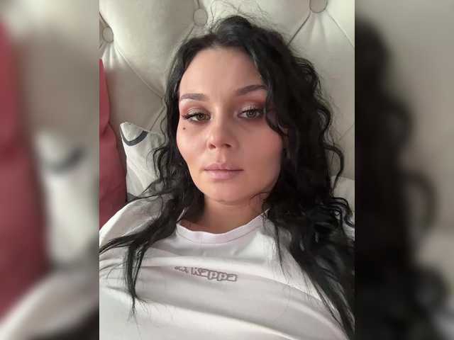 Paratrax's BongaCams show and profile