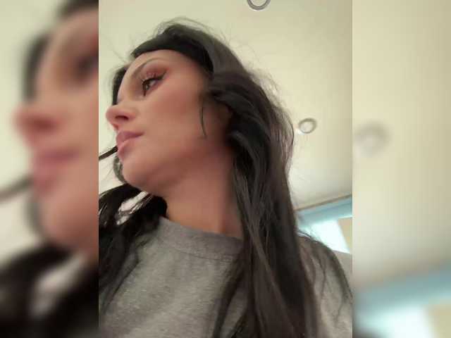 Paratrax's BongaCams show and profile