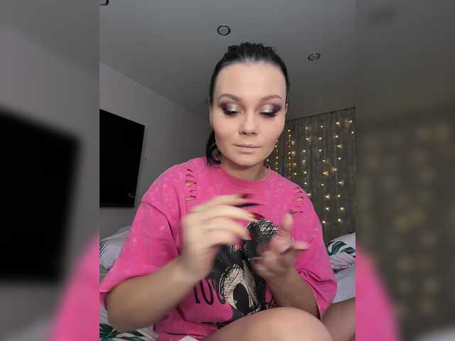 Paratrax's BongaCams show and profile