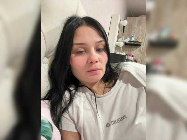 Paratrax's BongaCams show and profile