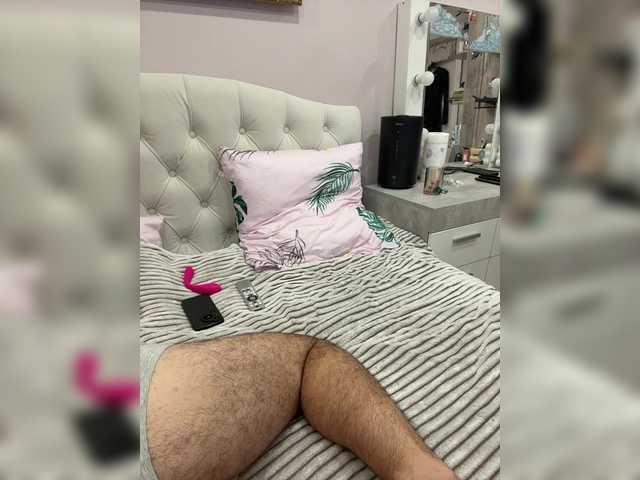 Paratrax's BongaCams show and profile