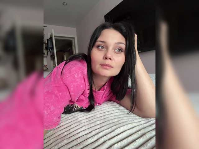 Paratrax's BongaCams show and profile