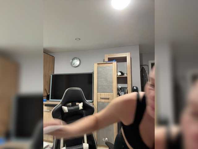 Paratrax's BongaCams show and profile