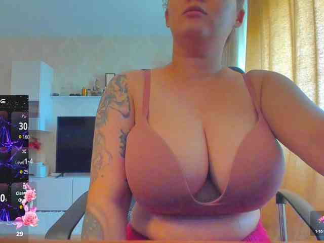 O-Queen's webcam live show