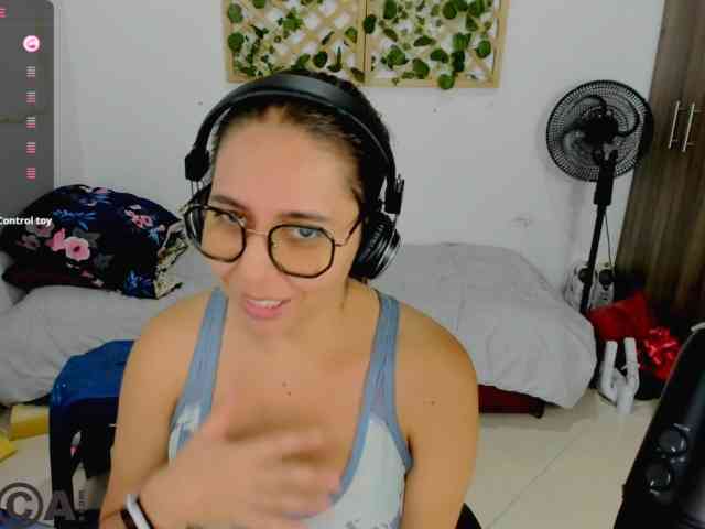 isa_loves_cum webcam