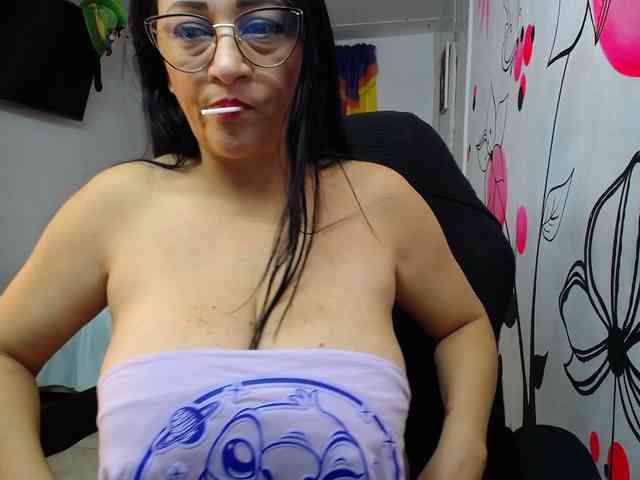 Ameliarizo Live Webcam on BongaCams