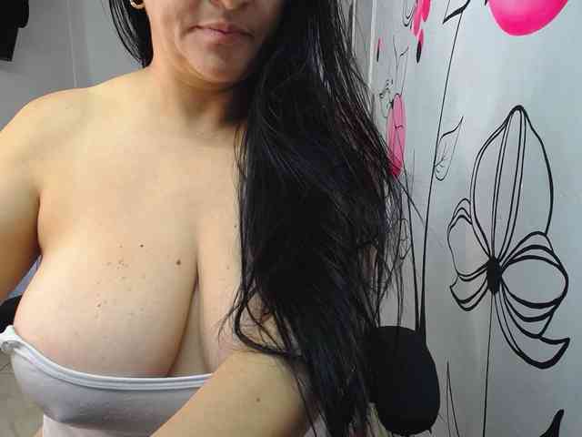 Ameliarizo Live Webcam on BongaCams Ameliarizo Live Webcam on BongaCams