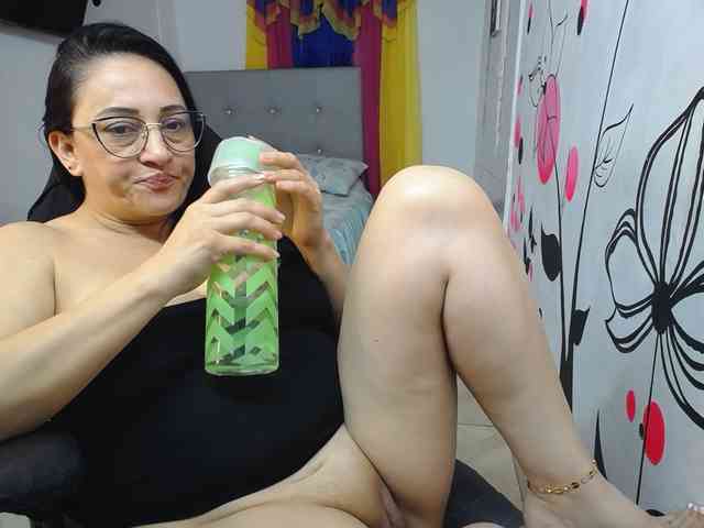 Ameliarizo Live Webcam on BongaCams
