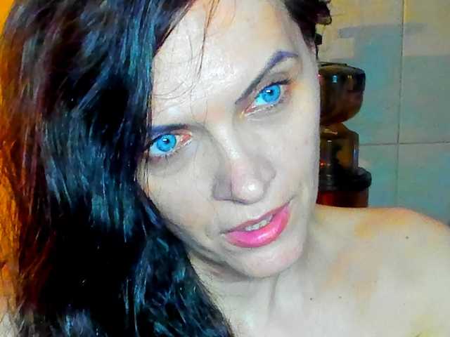 SexQueen11's BongaCams show and profile