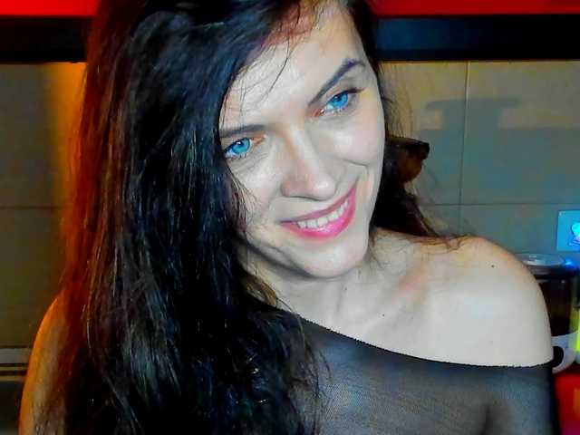 SexQueen11's BongaCams show and profile