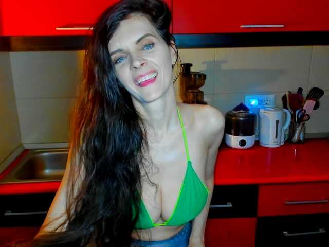 SexQueen11's BongaCams show and profile
