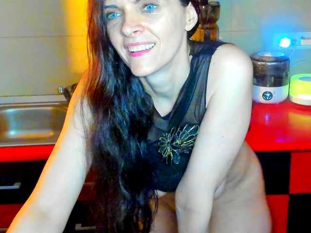 SexQueen11's BongaCams show and profile