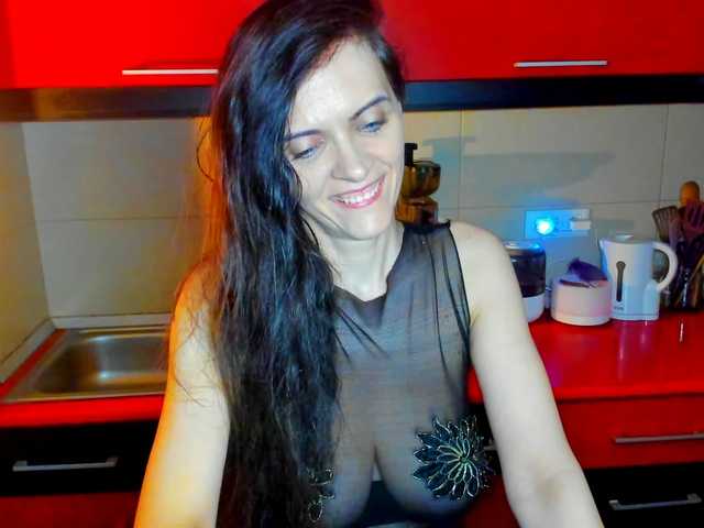 SexQueen11's BongaCams show and profile