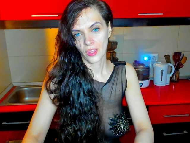 SexQueen11's BongaCams show and profile