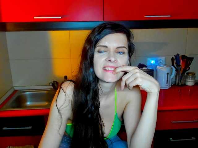 le modèle SexQueen11 est en webcam porno dans un show sur le site bongacams, il possède les tags suivants: White/Caucasian,Brunette,Shaved