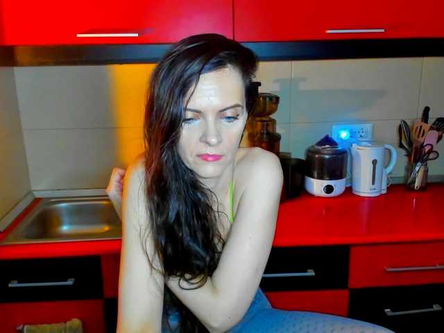 SexQueen11's BongaCams show and profile