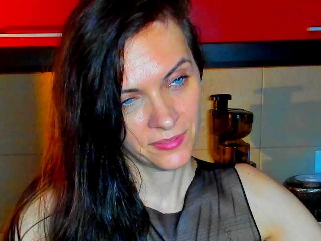 SexQueen11's BongaCams show and profile