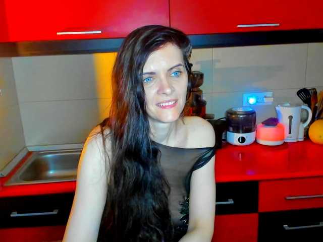 SexQueen11's BongaCams show and profile