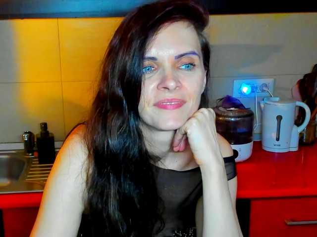 SexQueen11's BongaCams show and profile