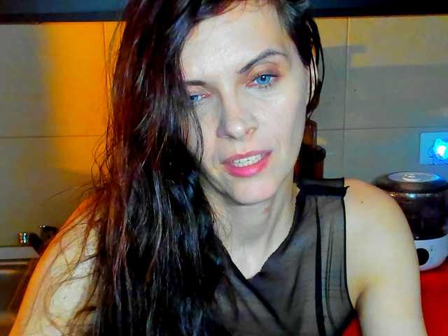 SexQueen11's BongaCams show and profile