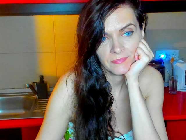 SexQueen11's BongaCams show and profile