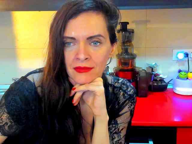 SexQueen11 webcam
