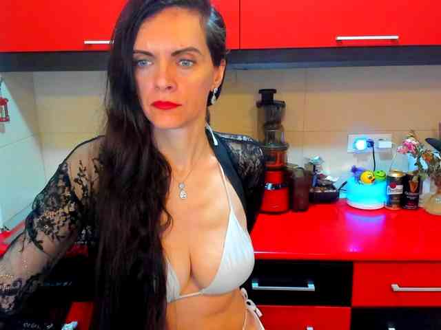 SexQueen11 webcam