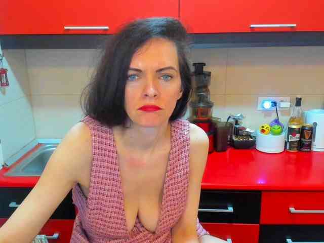 SexQueen11 webcam