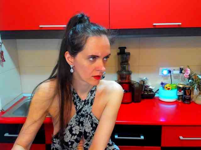 SexQueen11 webcam