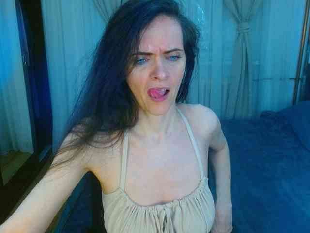 SexQueen11 webcam