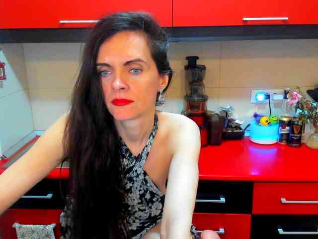 SexQueen11 webcam