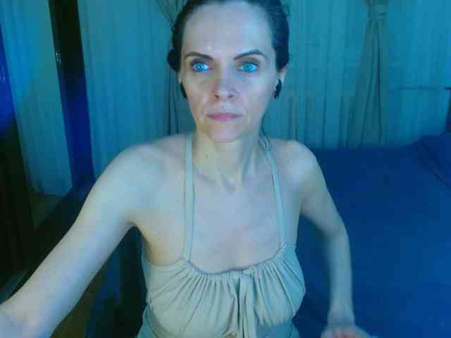 SexQueen11 webcam