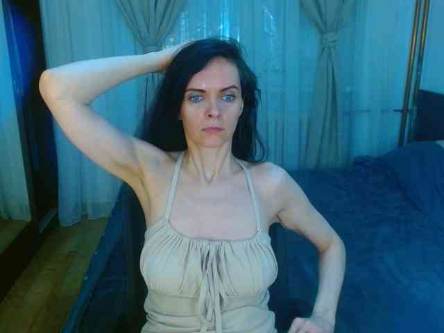 SexQueen11 webcam