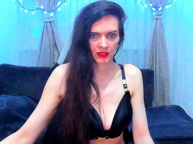SexQueen11 webcam