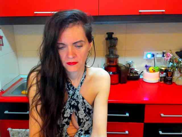 SexQueen11 webcam