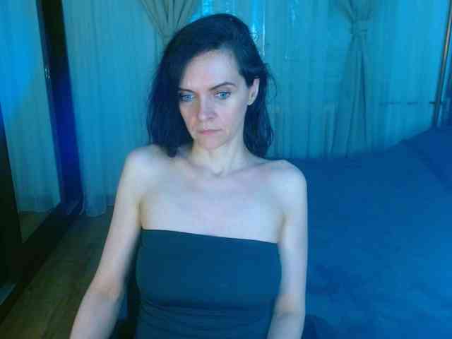 SexQueen11 webcam