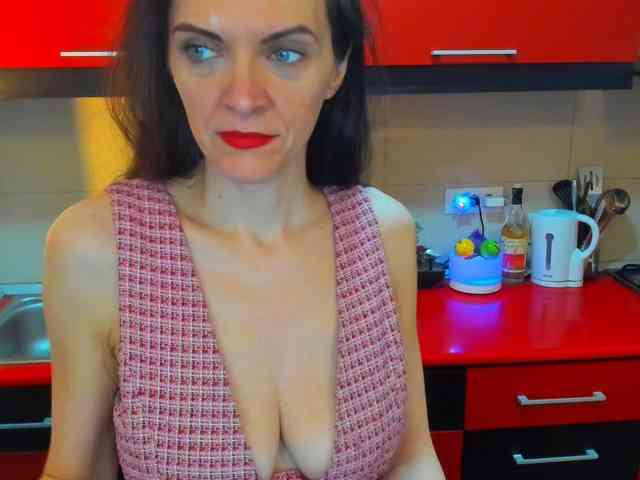 SexQueen11 webcam