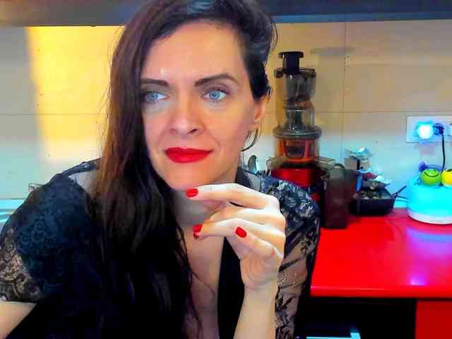 SexQueen11 webcam