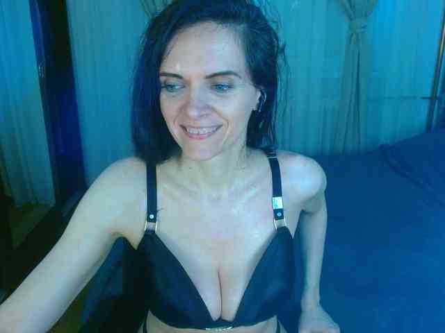 Shaved white, Shaved babes, Group chat for 40 tokens, Full privates for 90 ..., camgirls me 3