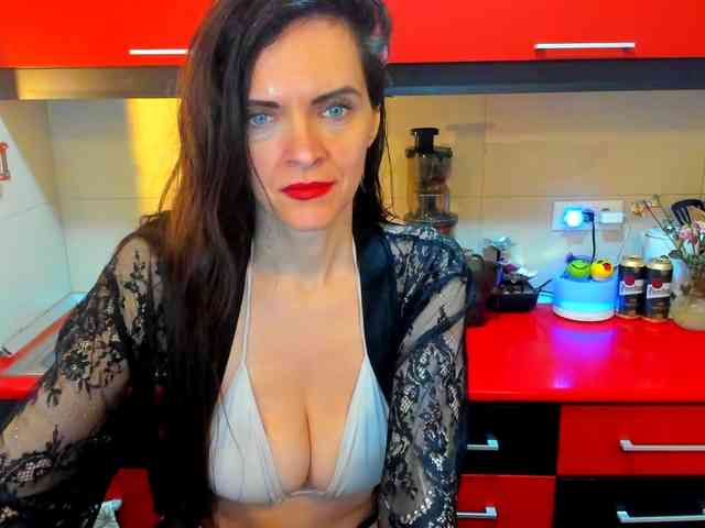 SexQueen11 webcam