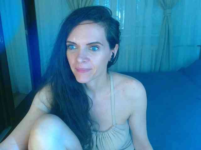 SexQueen11 webcam