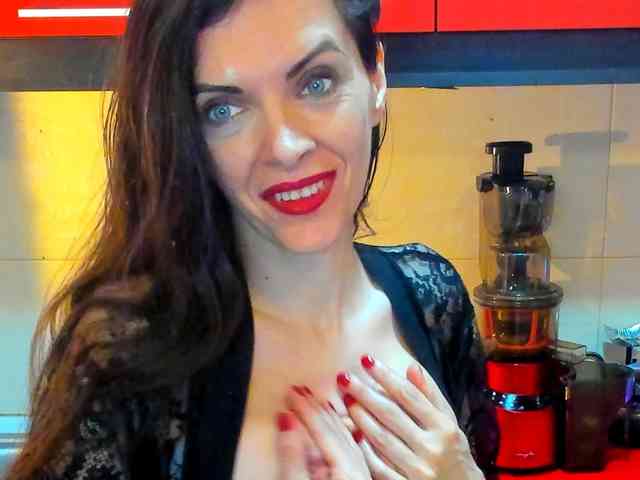 SexQueen11 webcam