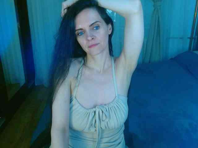 SexQueen11 webcam