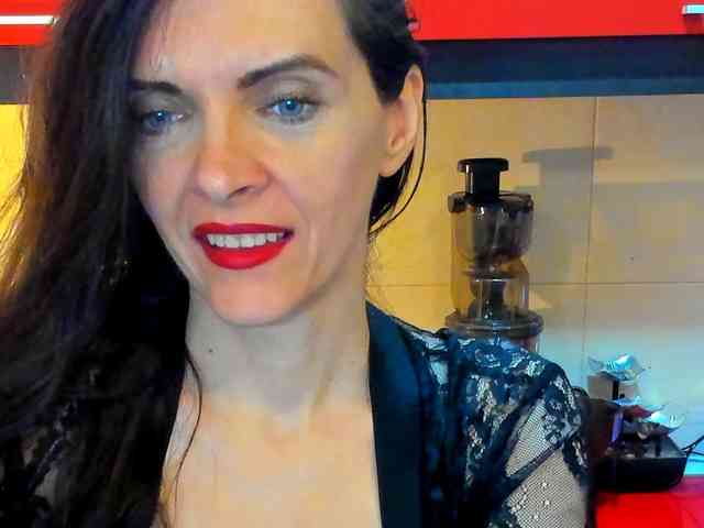 SexQueen11 webcam
