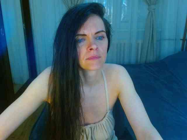SexQueen11 webcam